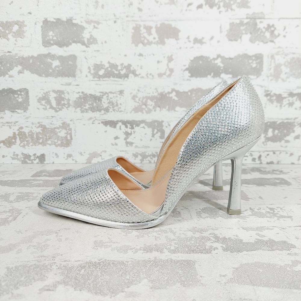 NEW Mia Ciana Silver Rhinestone Pointed Toe Pumps A608